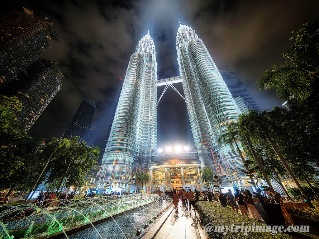 Petronas Twin Towers (1)