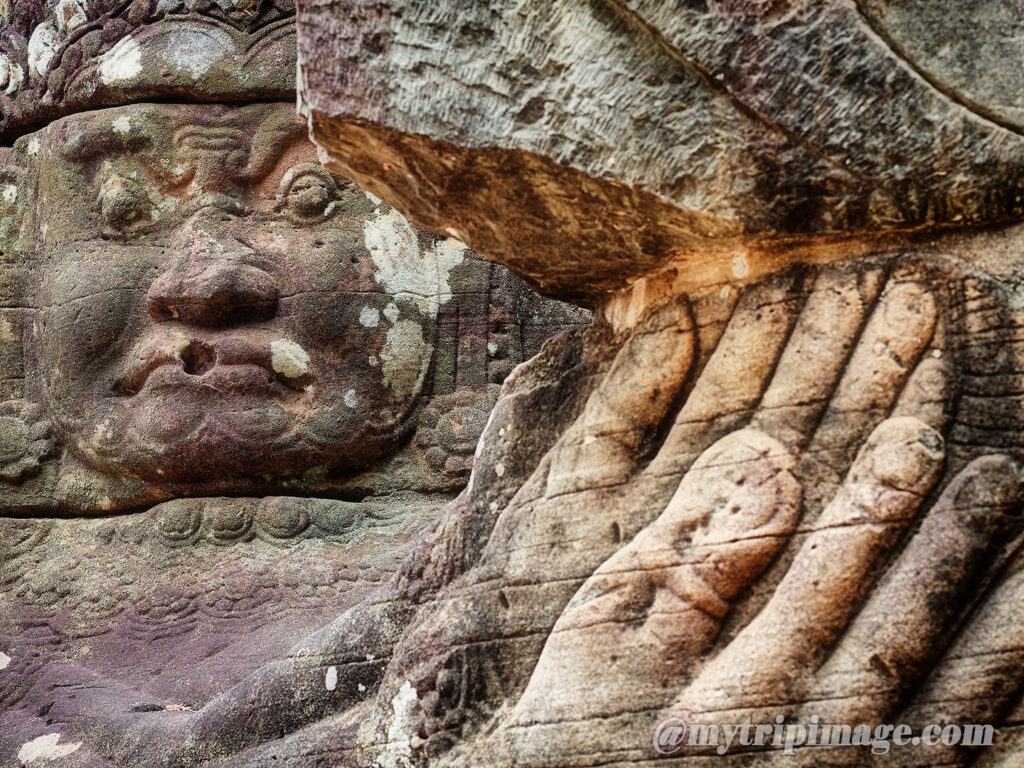 The south gate of Angkor Thom (3)