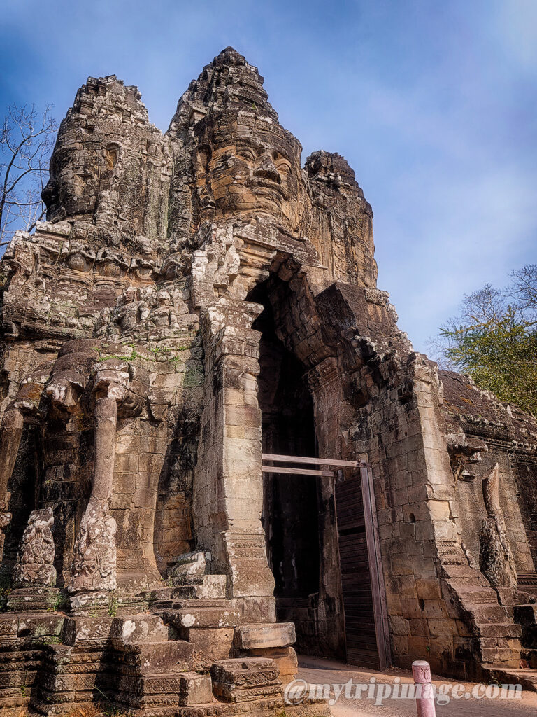 The south gate of Angkor Thom (5)