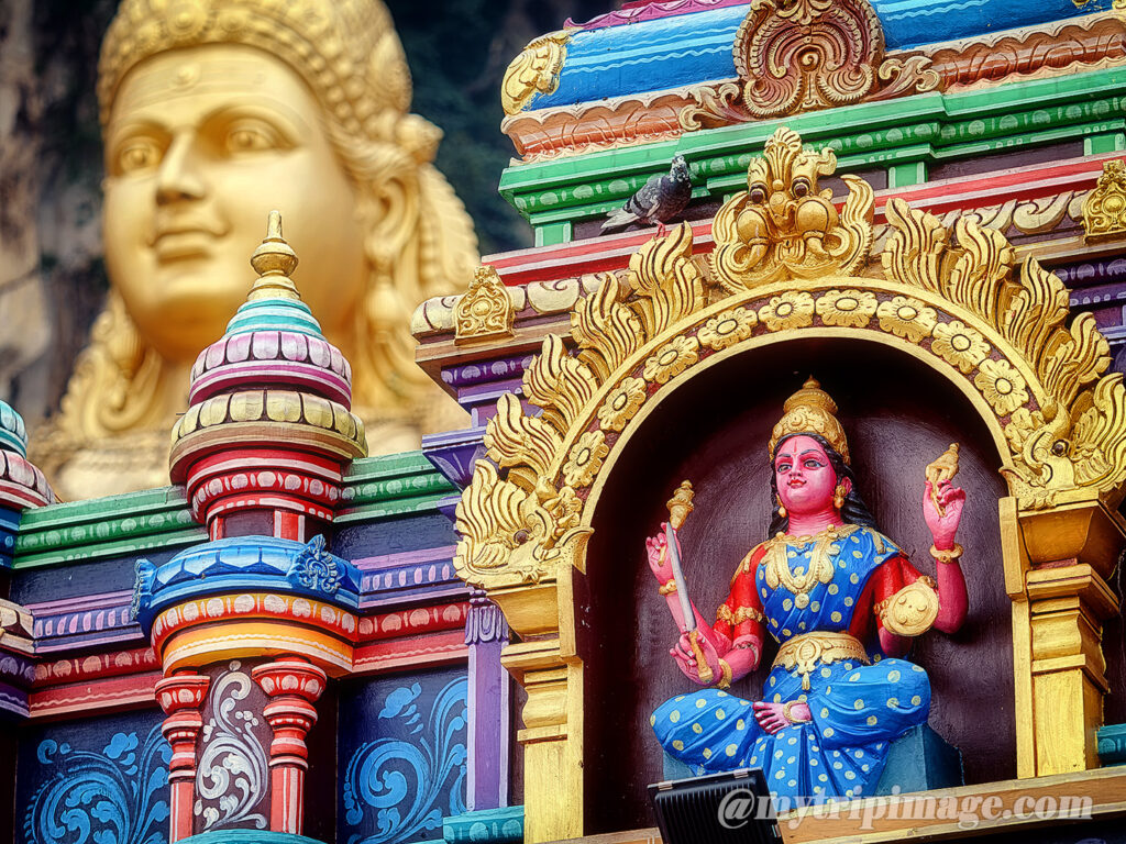 The entrance to Batu Caves (4)