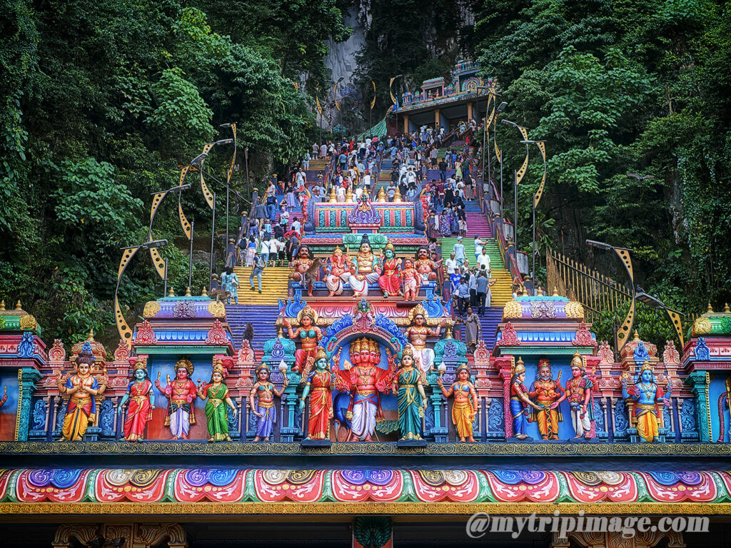 The entrance to Batu Caves (3)