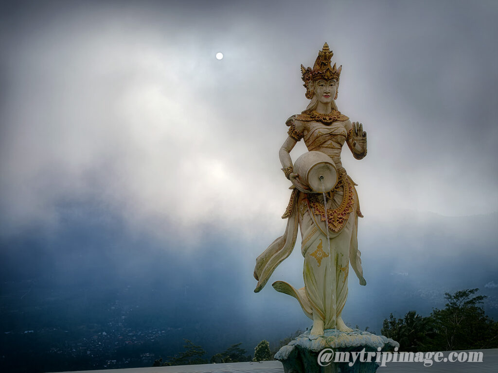 viewpoint at Lempuyang Temple (3)