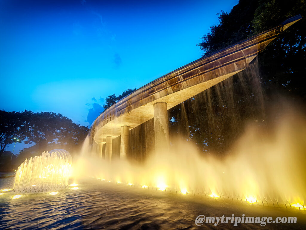 Wadakura Fountain Park (2)