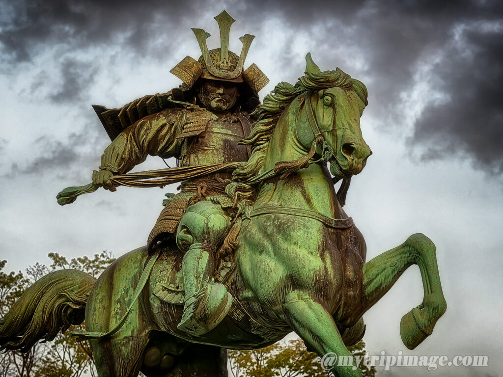 Statue of Kusunoki Masashige