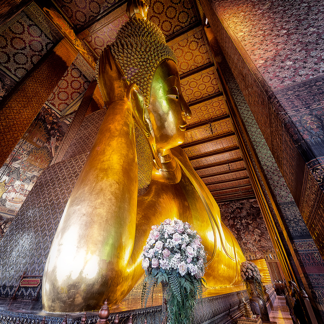 The reclining Buddha statue at Wat Pho