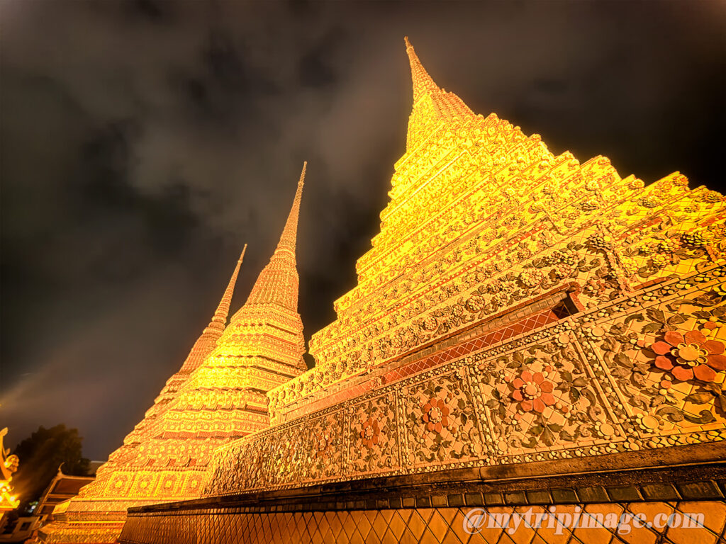 Wat Pho at night (2)