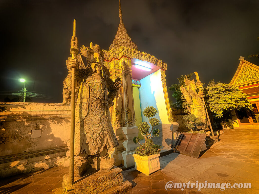 Wat Pho at night (4)