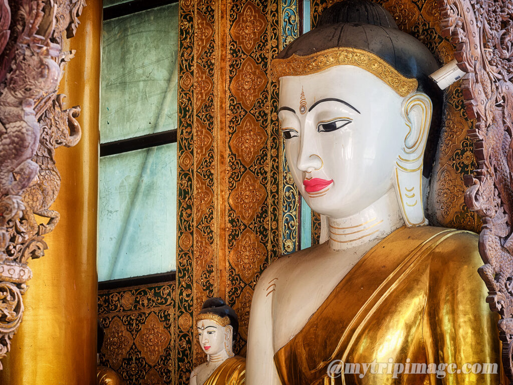 Buddha statues at Shwedagon Pagoda P.1(1)