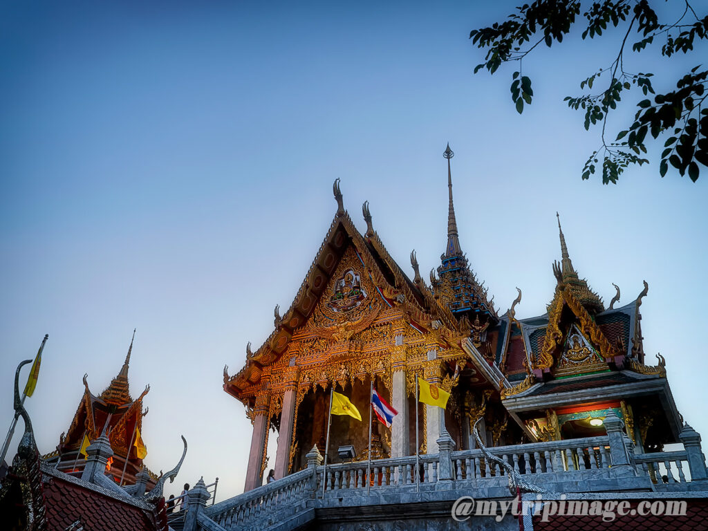 Wat Hua Lamphong in the evening (1)