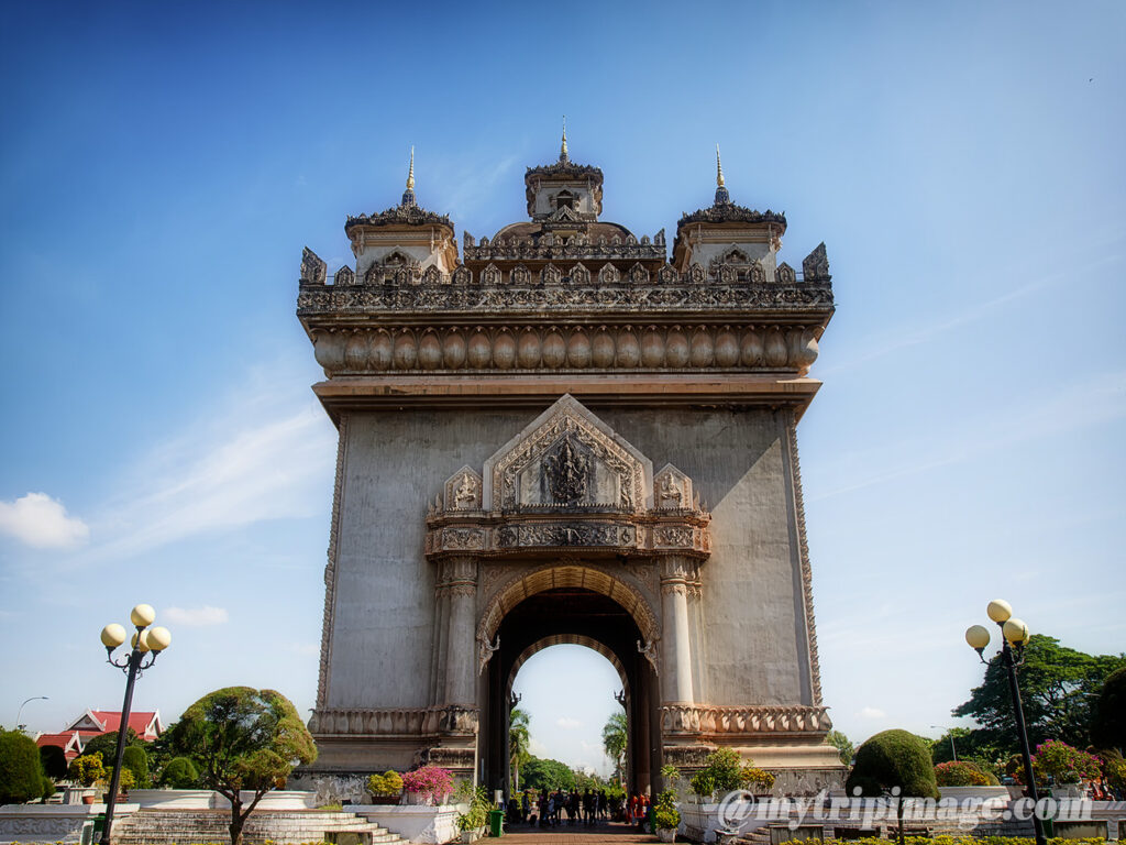 Patuxai Victory Monument  (2)