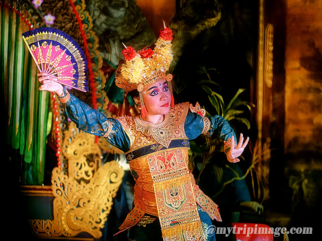 Barong Dance at Ubud Palace - Part.1 (1)