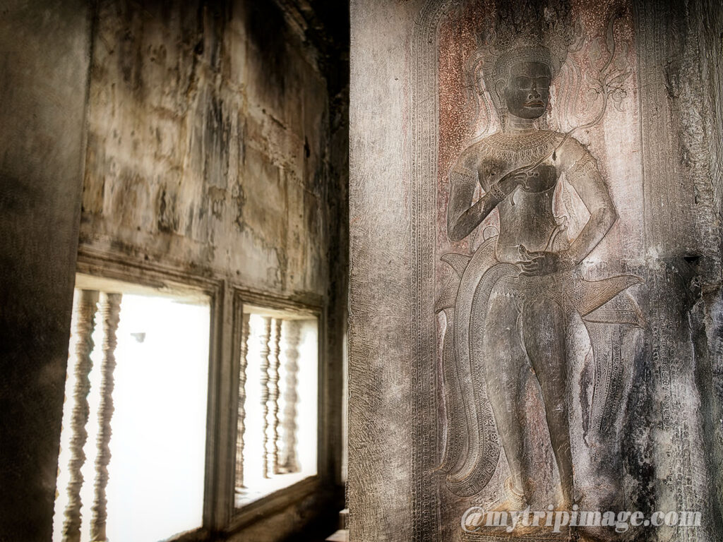 Devatas at Angkor Wat Part.2 (3)
