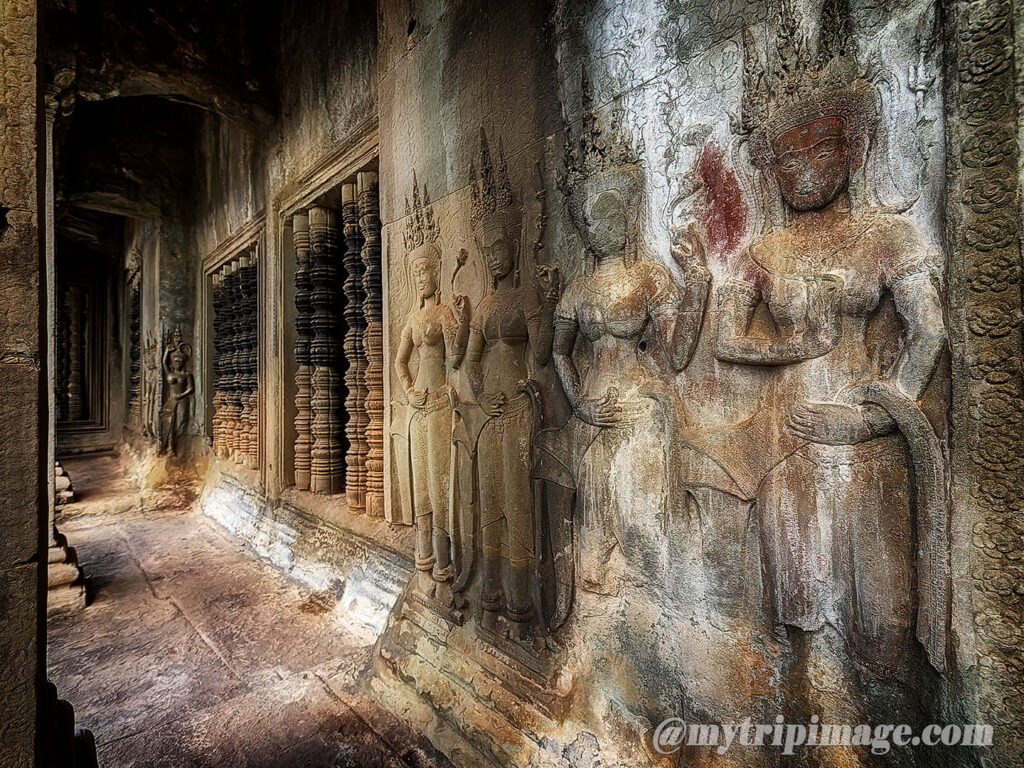 Devatas at Angkor Wat Part.2 (4)