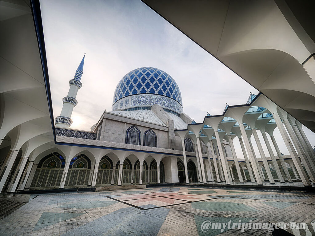 Sultan Salahuddin Abdul Aziz Shah Mosque(5)