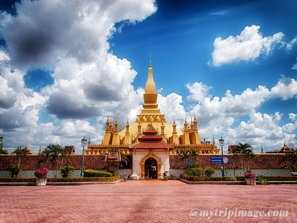 Pha That Luang (1)